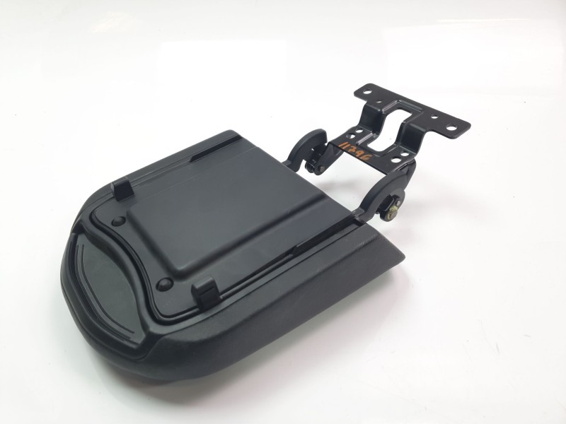 Recambio de apoyabrazos central para kia sportage (nq5) concept referencia OEM IAM 84660P1000CR3  