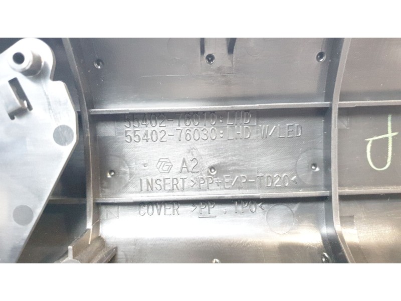 Recambio de aireador derecho para lexus ux (za10) 250h referencia OEM IAM 5566076030  