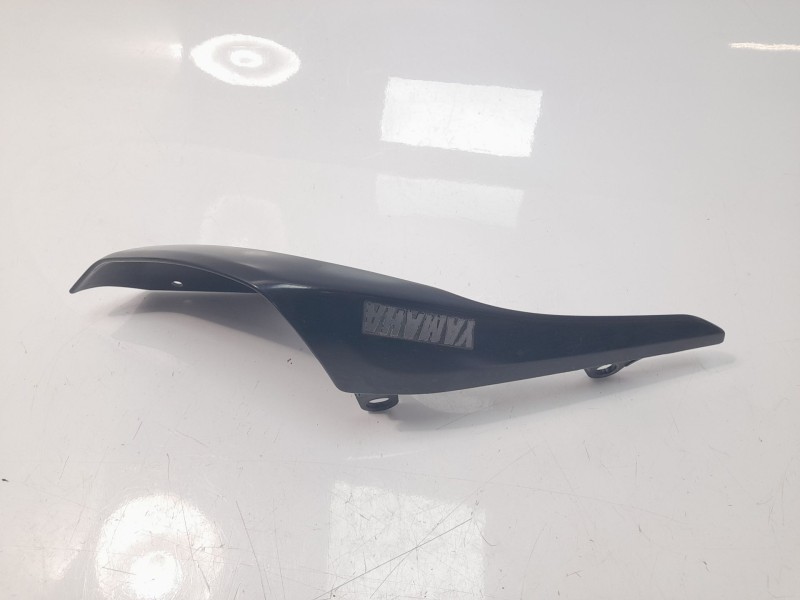 Recambio de moldura para yamaha mt -07 referencia OEM IAM BAT2172100P0  