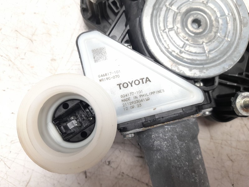 Recambio de elevalunas delantero izquierdo para toyota corolla (e21) hybrid style referencia OEM IAM 6982002742  