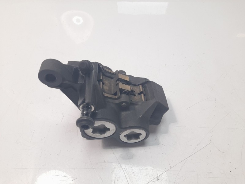 Recambio de pinza de freno delantera izquierda para yamaha mt -07 referencia OEM IAM 1WS2580T00  
