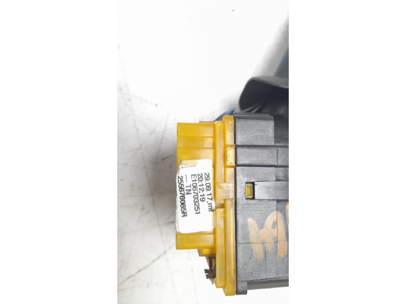Recambio de mando limpia para renault captur zen referencia OEM IAM 255676085R  