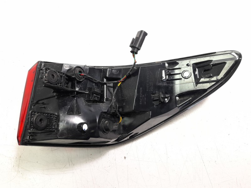 Recambio de piloto trasero izquierdo para mg mg zs suv 1.5 vti referencia OEM IAM 10571681  