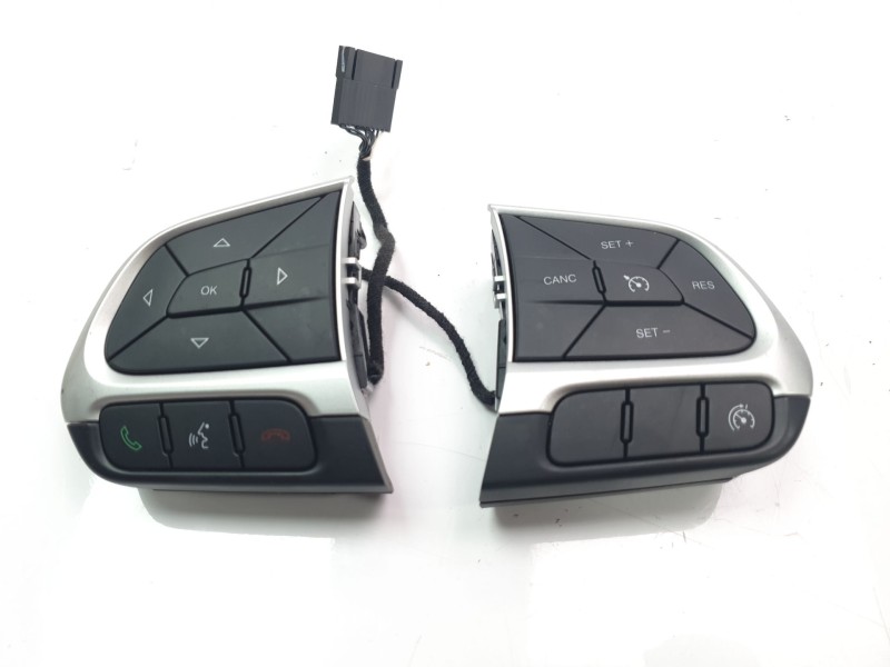 Recambio de mando volante para jeep compass ii longitude 4x2 referencia OEM IAM P5YL23XSAAC P5YL19XSAAC 