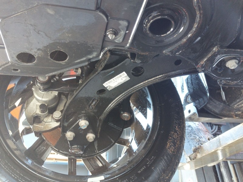 Recambio de brazo suspension inferior delantero derecho para mg zs luxury referencia OEM IAM 11048895  