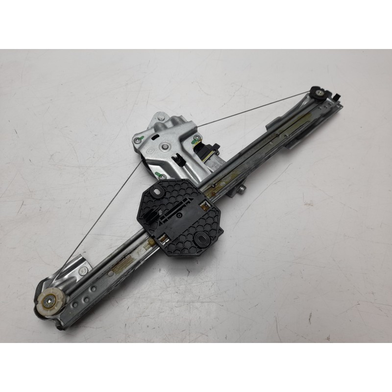 Recambio de elevalunas delantero izquierdo para dacia sandero 1.5 dci diesel fap cat referencia OEM IAM 807213282R  