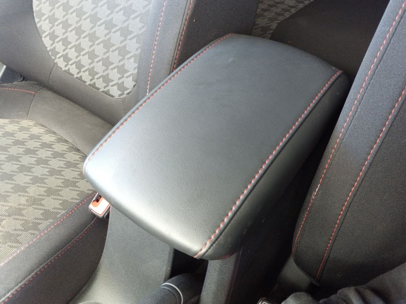 Recambio de apoyabrazos central para mg zs comfort referencia OEM IAM   