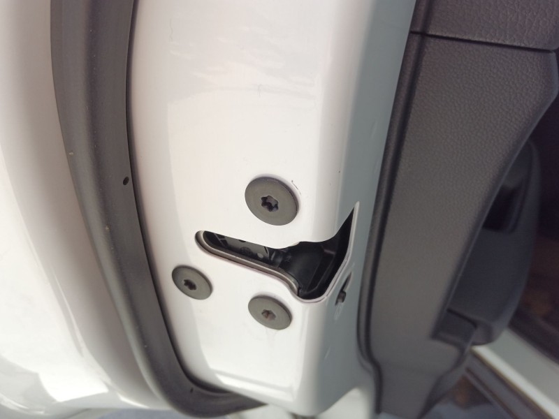 Recambio de cerradura puerta trasera izquierda para mg zs comfort referencia OEM IAM   