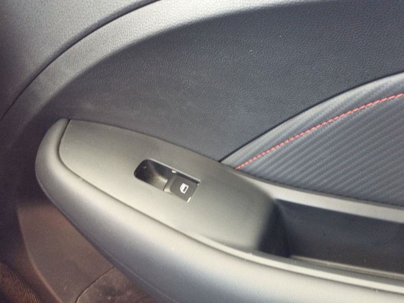 Recambio de mando elevalunas delantero derecho para mg zs comfort referencia OEM IAM   