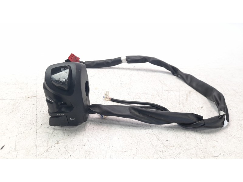 Recambio de piña luces izquierda para yamaha tricity 300 referencia OEM IAM BX9H397200  