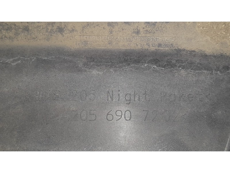 Recambio de estribo lateral para mercedes-benz clase c (w205) familiar 2.1 cdi cat referencia OEM IAM A2056907202  