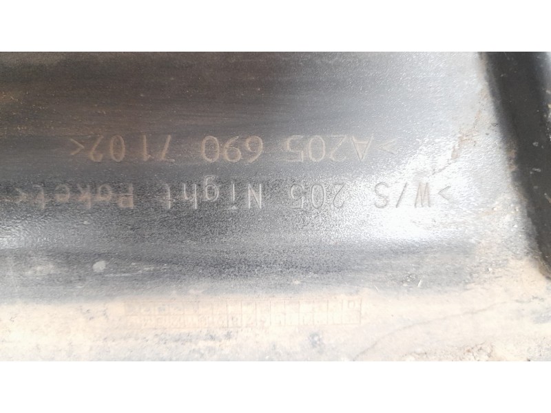 Recambio de estribo lateral para mercedes-benz clase c (w205) familiar 2.1 cdi cat referencia OEM IAM A2056907102  