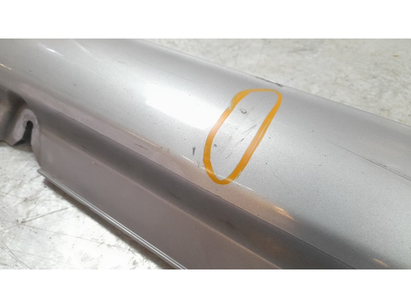 Recambio de estribo lateral para mercedes-benz clase c (w205) familiar 2.1 cdi cat referencia OEM IAM A2056907102  