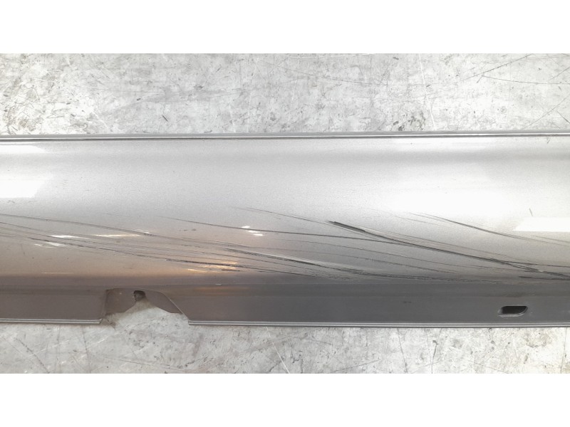 Recambio de estribo lateral para mercedes-benz clase c (w205) familiar 2.1 cdi cat referencia OEM IAM A2056907102  