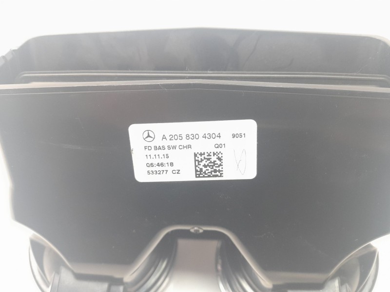 Recambio de rejilla aireadora para mercedes-benz clase c (w205) familiar 2.1 cdi cat referencia OEM IAM A2058304304  