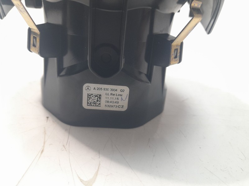 Recambio de rejilla aireadora para mercedes-benz clase c (w205) familiar 2.1 cdi cat referencia OEM IAM A2058303904  