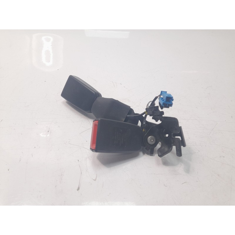 Recambio de enganche cinturon central para mercedes-benz clase c (w205) familiar 2.1 cdi cat referencia OEM IAM A2058600369  