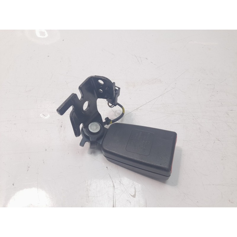 Recambio de enganche cinturon trasero izquierdo para mercedes-benz clase c (w205) familiar 2.1 cdi cat referencia OEM IAM A20586