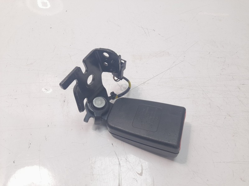 Recambio de enganche cinturon trasero izquierdo para mercedes-benz clase c (w205) familiar 2.1 cdi cat referencia OEM IAM A20586