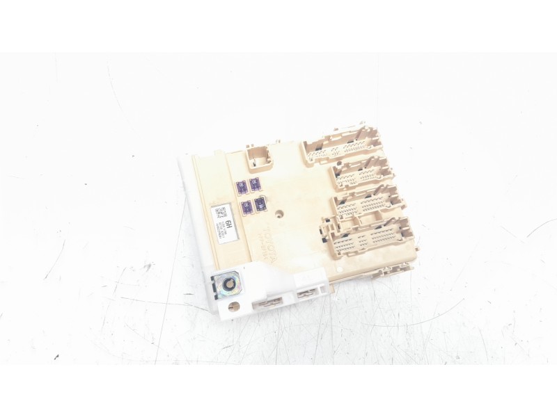 Recambio de caja reles / fusibles para toyota rav 4 referencia OEM IAM 8273042811  