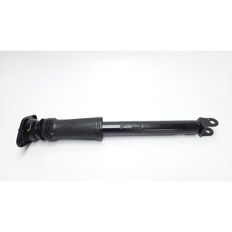 Recambio de amortiguador trasero izquierdo para kia sportage 1.6 cat referencia OEM IAM 553003U800  