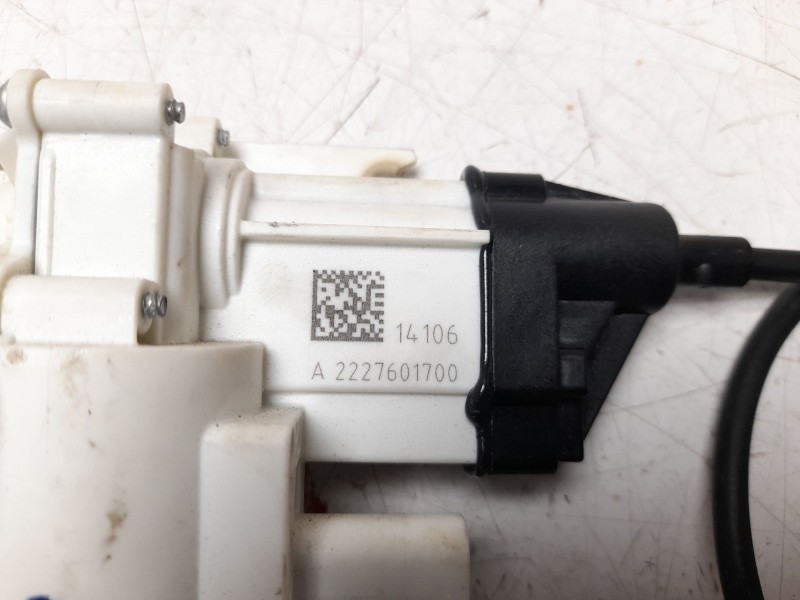 Recambio de cerradura puerta trasera izquierda para mercedes-benz clase s (w222) lim. 3.0 cdi cat referencia OEM IAM 2227601700 