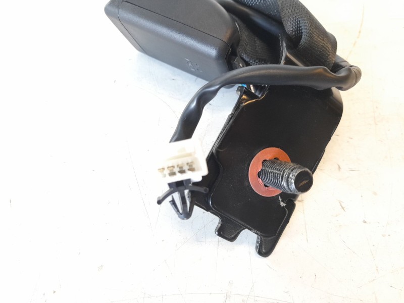 Recambio de enganche cinturon trasero derecho para hyundai kona 1.0 tgdi cat referencia OEM IAM 1147163  