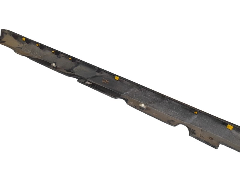 Recambio de estribo lateral para hyundai kona referencia OEM IAM 87751J9000  