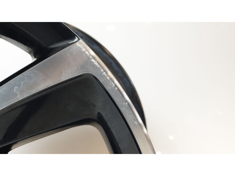 Recambio de llanta para mg zs luxury referencia OEM IAM 10598024  