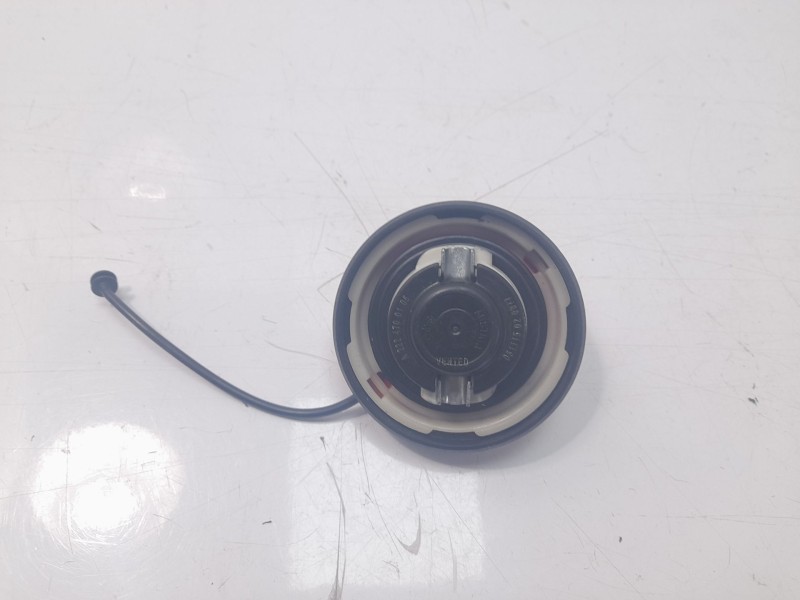 Recambio de tapon combustible para mercedes-benz clase c (w205) familiar 2.1 cdi cat referencia OEM IAM A2224700105  