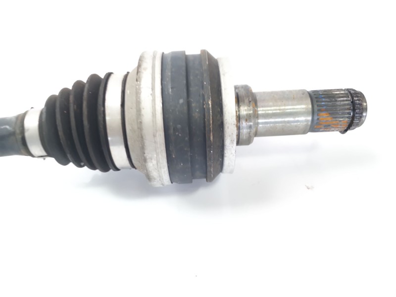 Recambio de transmision trasera derecha para toyota yaris referencia OEM IAM 4233053040  