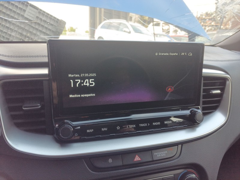 Recambio de pantalla multifuncion para kia ceed tourer (cd) 1.0 t-gdi referencia OEM IAM   