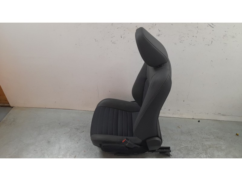 Recambio de asiento delantero derecho para lexus xe2 is300h referencia OEM IAM 7150153420  