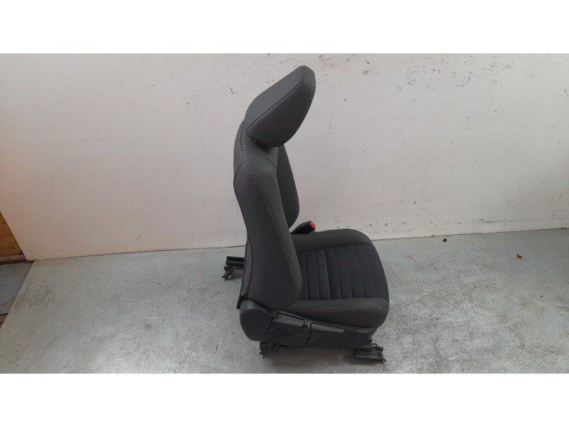 Recambio de asiento delantero derecho para lexus xe2 is300h referencia OEM IAM 7150153420  