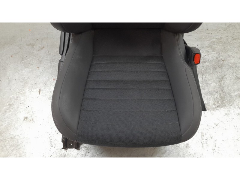 Recambio de asiento delantero derecho para lexus xe2 is300h referencia OEM IAM 7150153420  