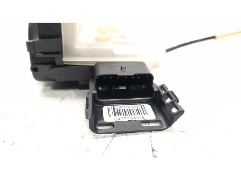 Recambio de cerradura puerta trasera derecha para citroen c4 cactus shine referencia OEM IAM 9819038880  