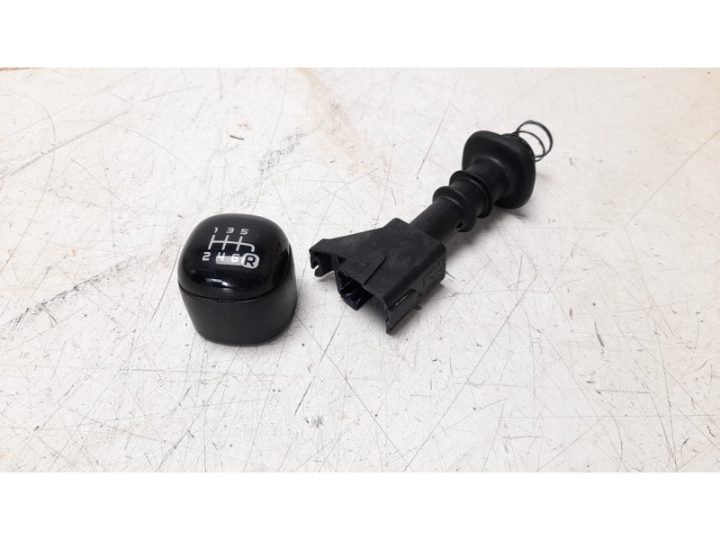 Recambio de pomo palanca cambio para fiat panda (319) base (2020) referencia OEM IAM 46314398  