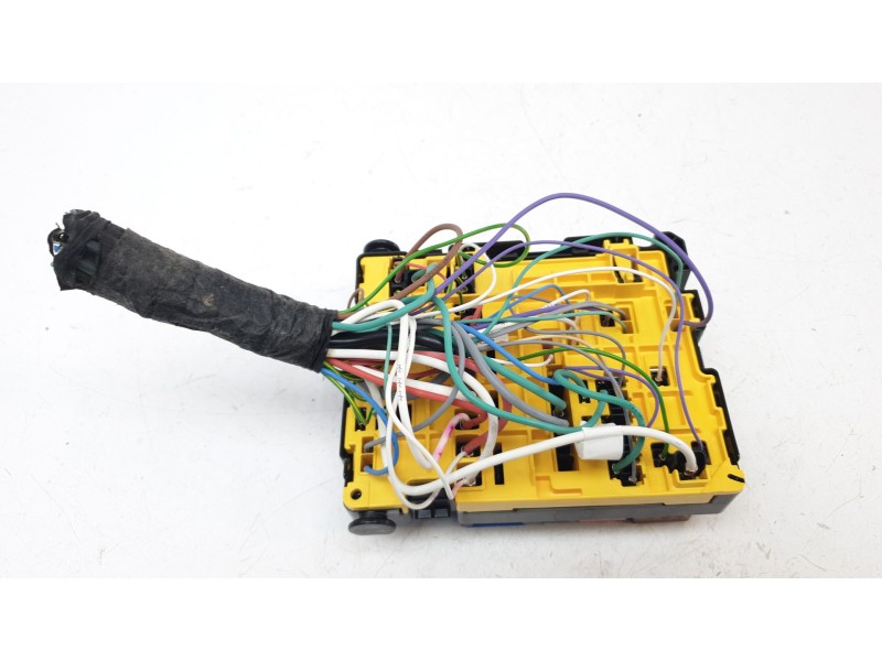 Recambio de caja reles / fusibles para citroën c3 1.2 12v e-thp referencia OEM IAM 9804848480  