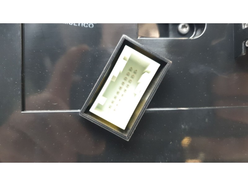 Recambio de cuadro instrumentos para citroën c3 1.2 12v e-thp referencia OEM IAM 9823058380  