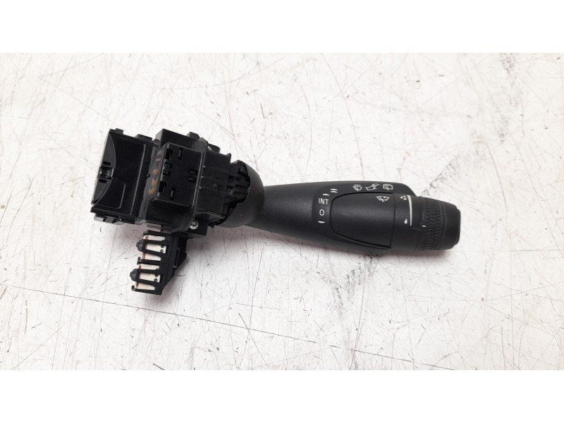 Recambio de mando limpia para volvo xc 40 essential 2wd referencia OEM IAM 31481373  