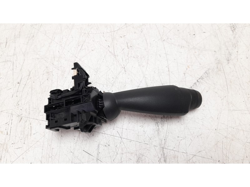 Recambio de mando limpia para volvo xc 40 essential 2wd referencia OEM IAM 31481373  