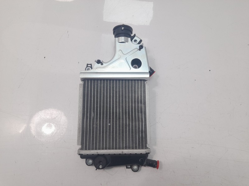 Recambio de radiador agua para honda pcx 125 referencia OEM IAM 19100K25N00  