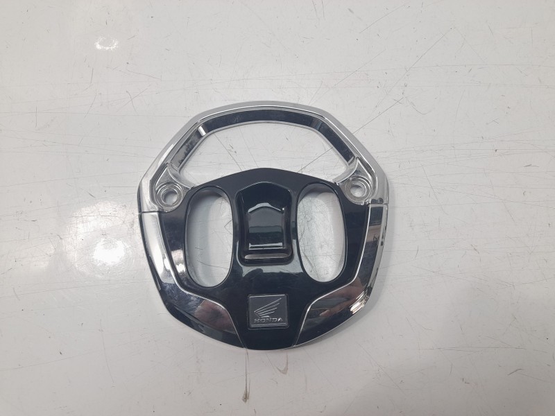 Recambio de moldura para honda pcx 125 referencia OEM IAM 53207K1ZJ100  