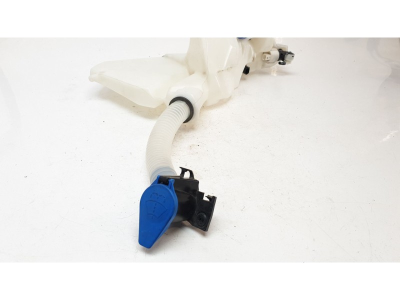 Recambio de deposito limpia para jaguar f-pace (x761) 2.0 sd4 awd referencia OEM IAM HK8317B613B  