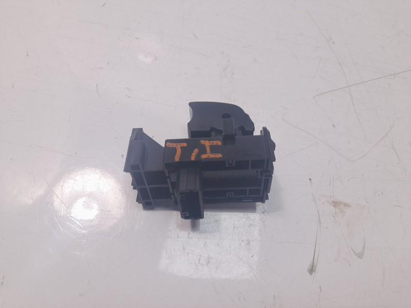 Recambio de mando elevalunas trasero izquierdo para toyota corolla station wagon (_e21_) 2.0 hybrid (mzeh12) referencia OEM IAM 