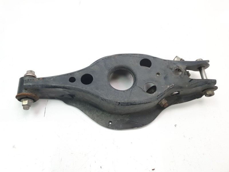 Recambio de soporte brazo suspension trasero derecho para toyota yaris referencia OEM IAM BRAZO  