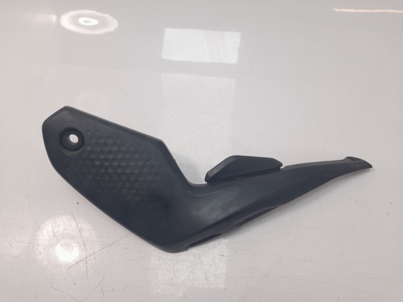 Recambio de moldura para yamaha mt-07 referencia OEM IAM BAT24121  