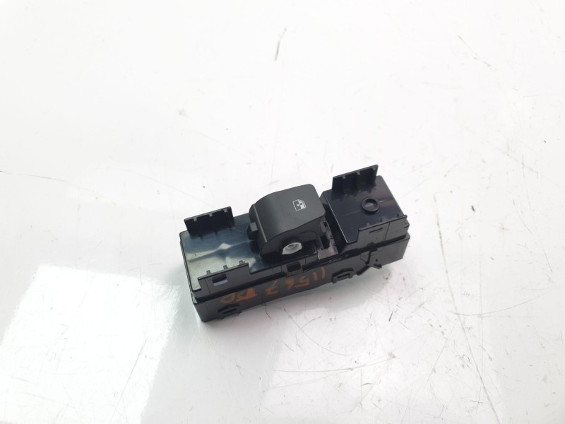 Recambio de mando elevalunas delantero derecho para hyundai i30 (pd) 1.4 cat referencia OEM IAM 93581G3010  