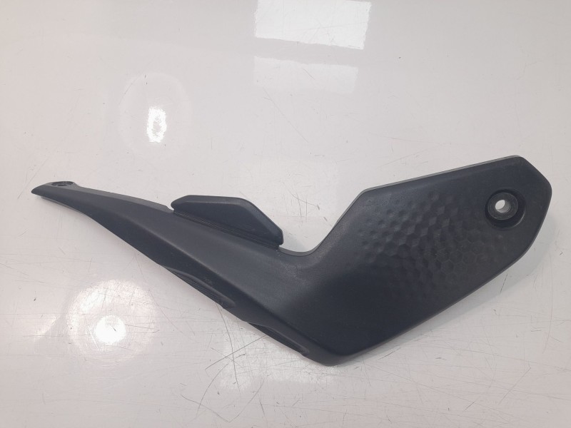 Recambio de moldura para yamaha mt-07 referencia OEM IAM BAT24122  