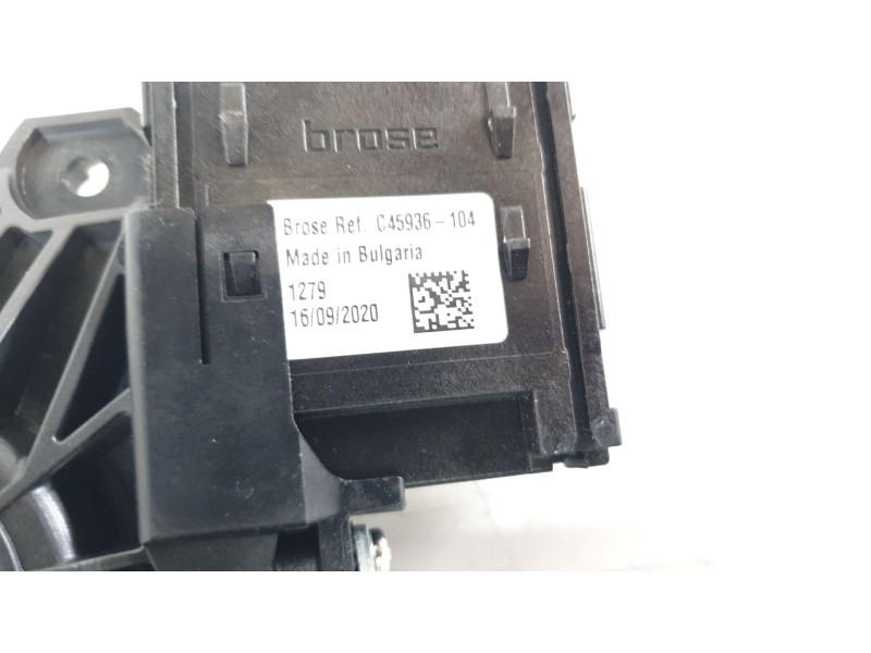 Recambio de motor elevalunas trasero izquierdo para jeep renegade limited 4x4 referencia OEM IAM C45936104  
